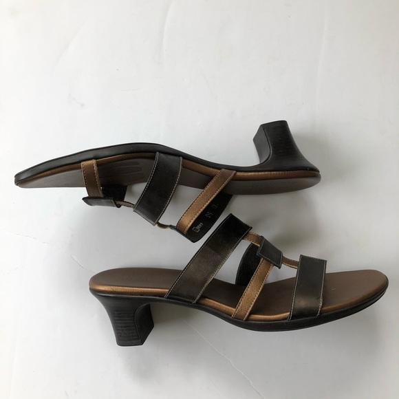 Munro American Jan Sandals in Brown - Picture 5 of 9